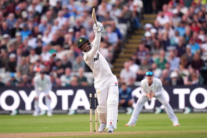 England bowlers struggle as Pakistan finally show resilience at Edgbaston