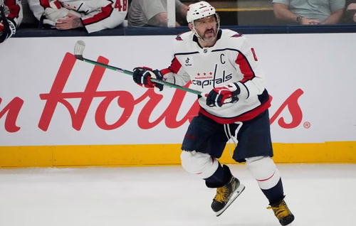 Le meilleur buteur de l’histoire de la NHL critiqué pour sa présence dans un clip pro-Poutine