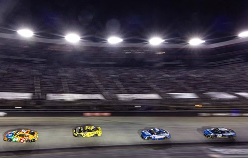 Nascar : Coups de poing, doigt d’honneur, insultes… Deux pilotes se battent après un accident en course