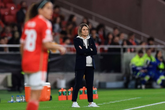 D'OL Lyonnes à Chelsea, Bompastor a bien changé en deux ans