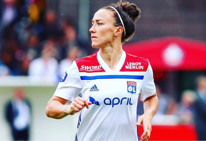 OL Lyonnes - Chelsea : Lucy Bronze encense Wendie Renard