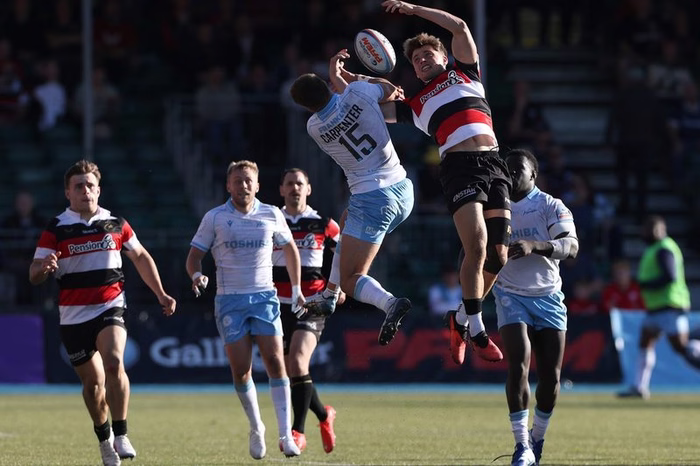 Sale defy Jacques Vermeulen’s first-half red card to beat Saracens