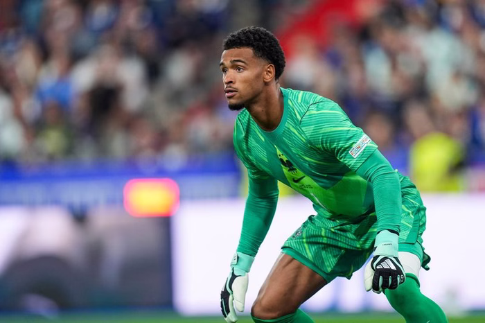 Guillaume Restes raconte les conseils de Maignan chez les Bleus