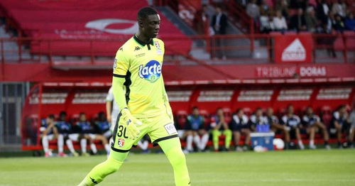 Stade Lavallois : touché aux adducteurs, le gardien Mamadou Samassa cède sa place à Maxime Hautbois