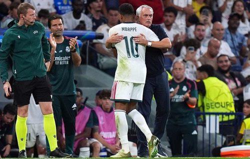 Real Madrid : José Mourinho défend Kylian Mbappé, victime de polémiques « ridicules » selon lui