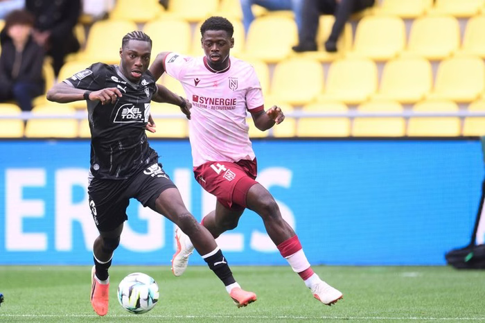 0 Stade de Reims (Ligue 2, J8) : "C'est un peu frustrant, parce qu'on doit finir le match, on doit marquer", estime Saïdou Sow