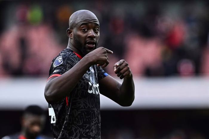 Crystal Palace : Pierre Sage espère récupérer 3 joueurs avant l'OL