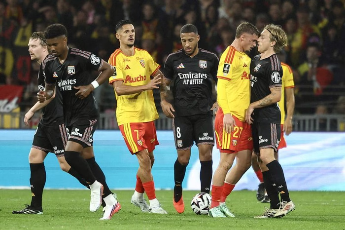 Ligue 1 : l'OL sort du podium après sa défaite à Lens
