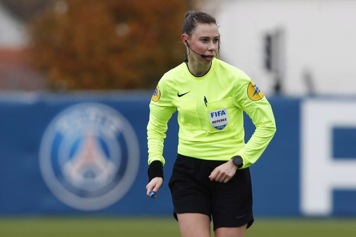 Alexandra Collin au sifflet du choc PSG - OL Lyonnes