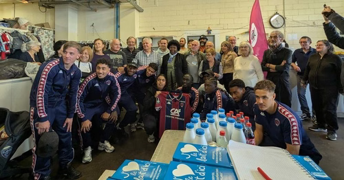 Les joueurs du Clermont Foot bénévoles aux Restos du cœur le temps d'une matinée