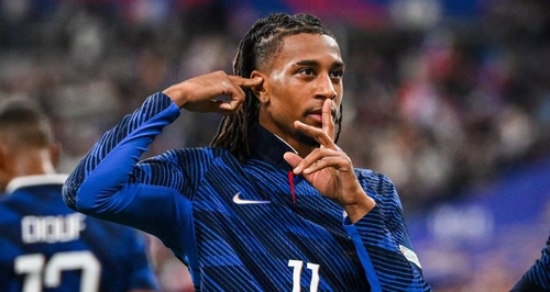 Époustouflant avec le Bayern et indispensable en Équipe de France : pourquoi Michael Olise mérite le Onze d'Or 2026 ?
