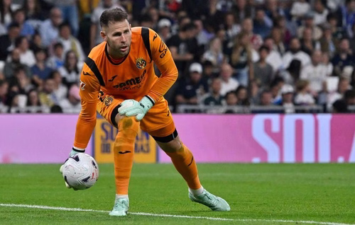 Villarreal - Naples : Le gardien Peter Gulacsi a renoncé au match, traumatisé par le vol à main armée subi avec sa famille