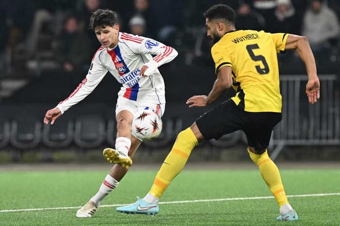 OL - Crystal Palace : Merah en pointe, Nartey au milieu