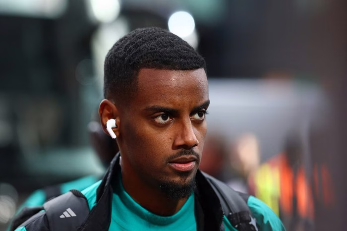 Liverpool boosted by Alexander Isak and Dominik Szoboszlai returns for Brentford visit