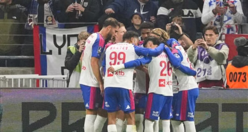 L’OL renverse Nice en quatre minutes et se place premier du peloton de tête