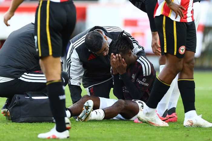 Liverpool’s right-back crisis deepens as defender set to miss six games with injury