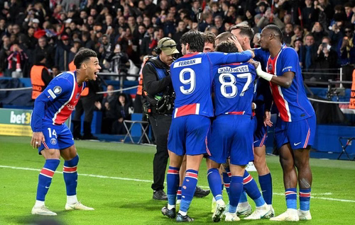 PSG - FC Barcelone : Quel spectacle ! Le PSG inflige au Barça sa première défaite de la saison au terme d'un grand match... Revivez le choc par ici
