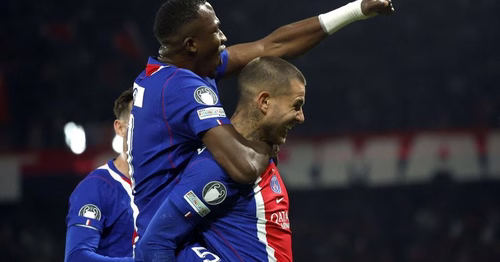 "C'est une équipe de dingos" : revivez la victoire folle du PSG contre Barcelone avec les commentaires de ICI