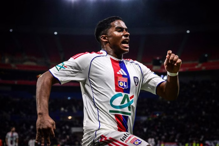 Mercato : Mourinho ferme la porte à un départ d'Endrick (ex-OL)