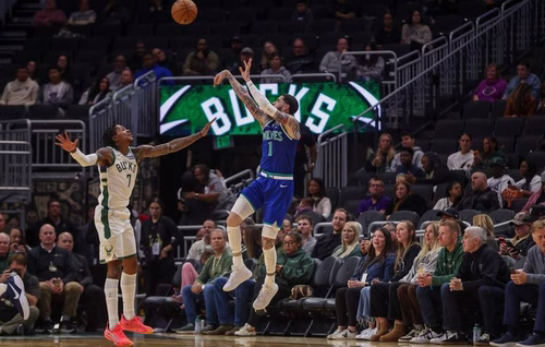 NBA : C’était quoi ce panier totalement ridicule de LaMelo Ball sous les yeux des arbitres ? (la NBA est finito)