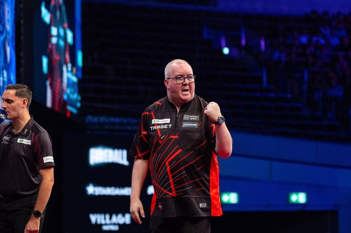 Stephen Bunting darts off to watch Borussia Dortmund after making quarter-finals